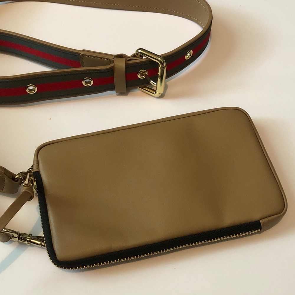 Bandolier tan mini crossbody bag/red & green strap - Picture 5 of 6